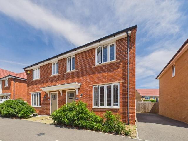 3 bedroom semi detached house to rent