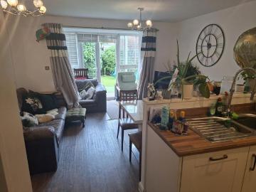 3 bedroom semi detached house to rent