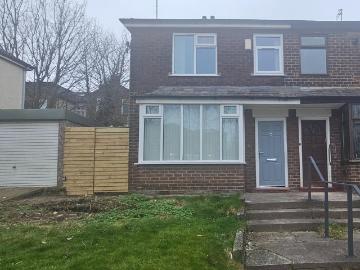 Crumpsall Manchester, M8 - Equipped kitchen