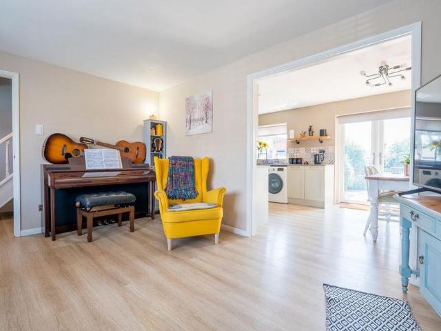 3 bedroom semi detached house to rent