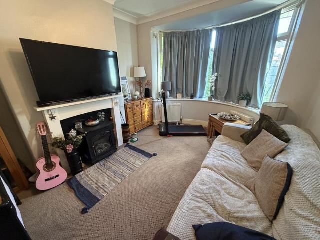 3 bedroom semi detached house to rent