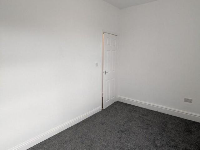 3 bedroom end of terrace house to rent