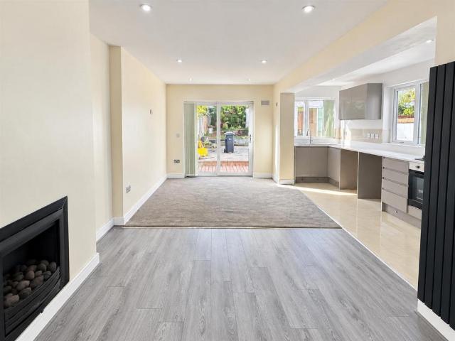 3 bedroom semi detached house to rent