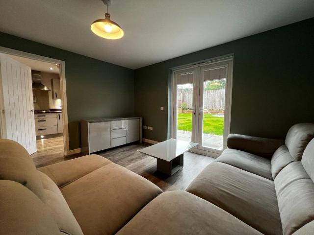 3 bedroom semi detached house to rent