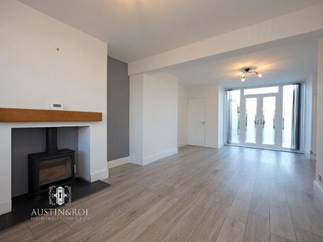 3 bedroom semi detached house to rent