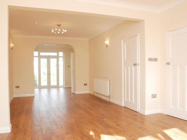 3 bedroom semi detached house to rent