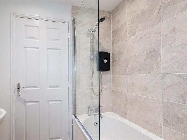 3 bedroom semi detached house to rent
