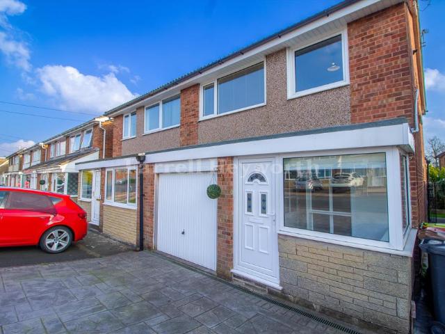 3 bedroom semi detached house to rent