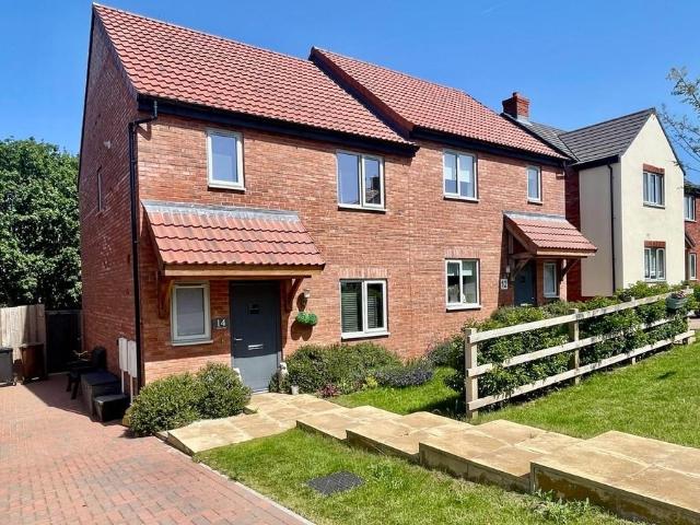 3 bedroom semi detached house to rent