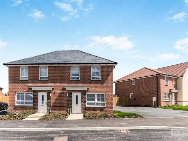3 bedroom semi detached house to rent