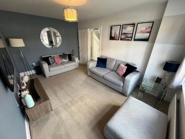 3 bedroom semi detached house to rent