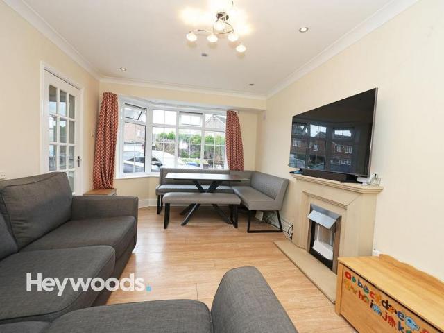 3 bedroom semi detached house to rent