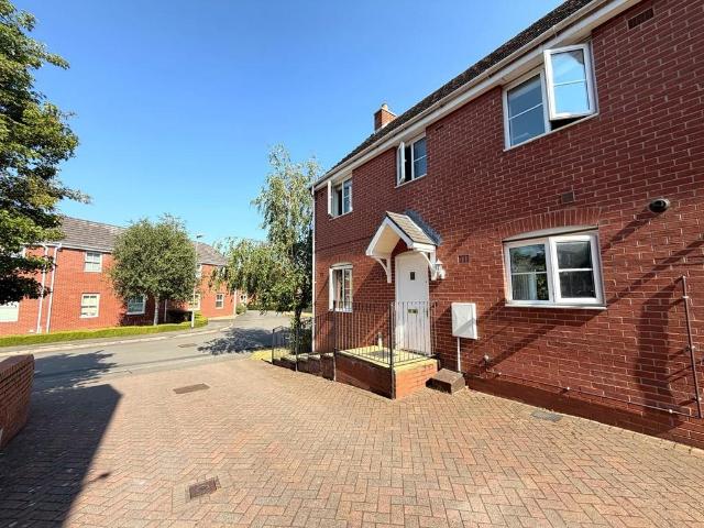 3 bedroom semi detached house to rent