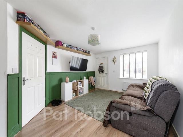 3 bedroom semi detached house to rent
