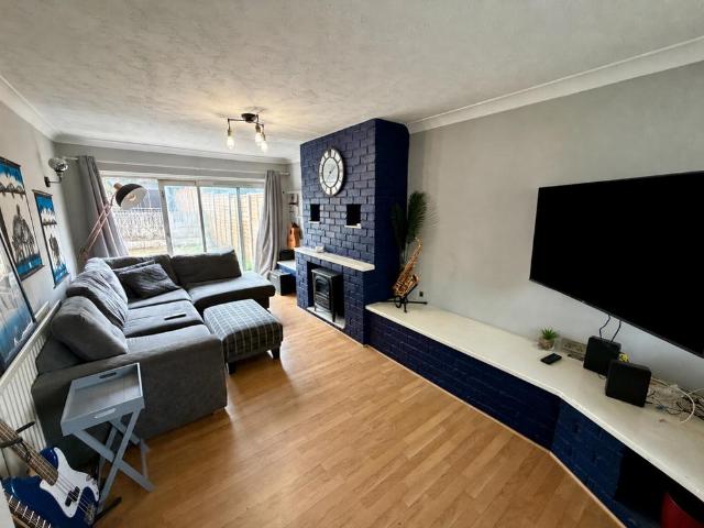 3 bedroom semi detached house to rent