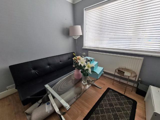 3 bedroom semi detached house to rent