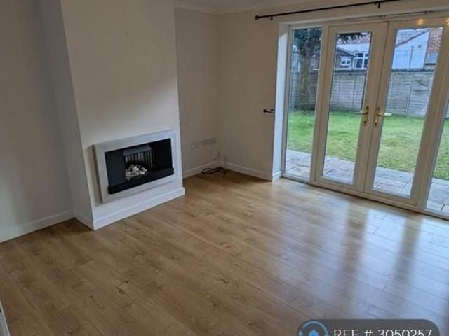 3 bedroom semi detached house to rent