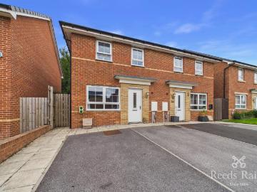 3 bedroom semi detached house to rent
