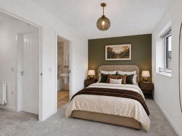 3 bedroom semi detached house to rent