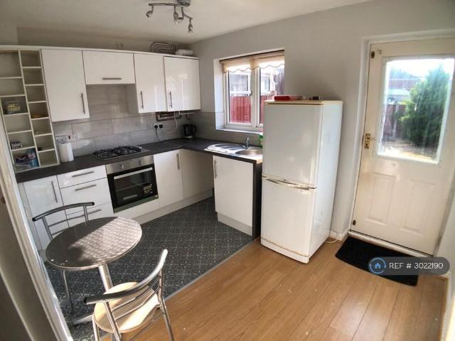 3 bedroom semi detached house to rent