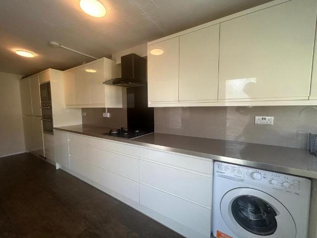 4 bedroom semi detached house to rent