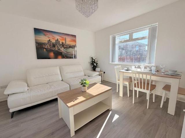 3 bedroom semi detached house to rent