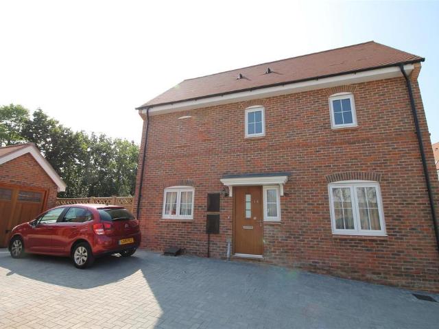 3 bedroom semi detached house to rent