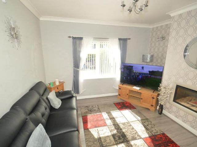 3 bedroom semi detached house to rent