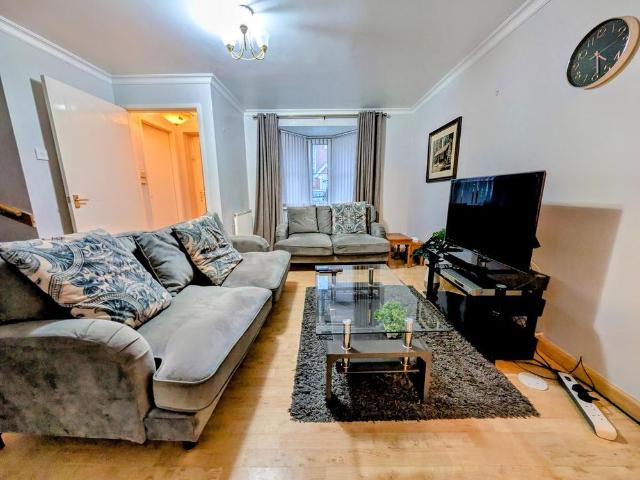 3 bedroom semi detached house to rent