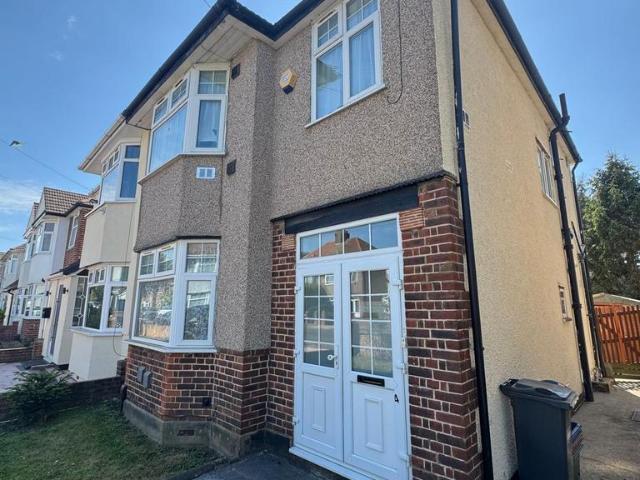 3 bedroom semi detached house to rent