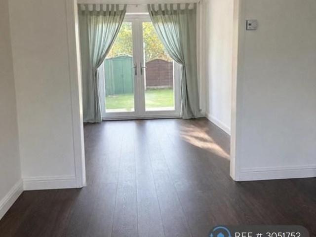 3 bedroom semi detached house to rent