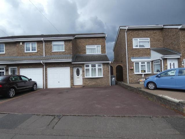 3 bedroom semi detached house to rent