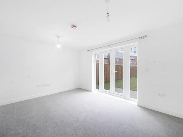3 bedroom semi detached house to rent