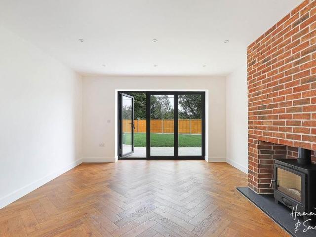 3 bedroom semi detached house to rent