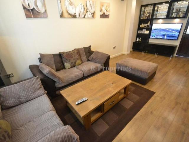 3 bedroom semi detached house to rent