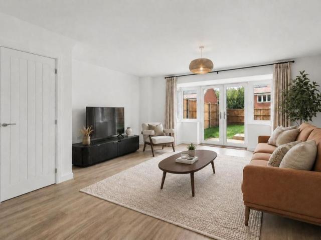 3 bedroom semi detached house to rent