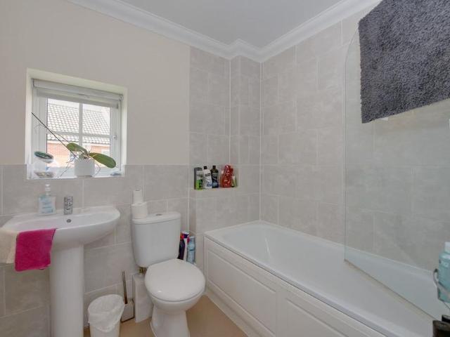 3 bedroom semi detached house to rent
