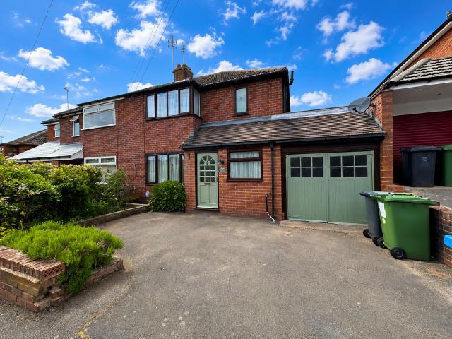 3 bedroom semi detached house to rent