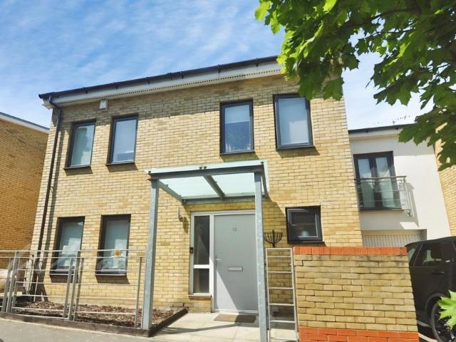 3 bedroom semi detached house to rent