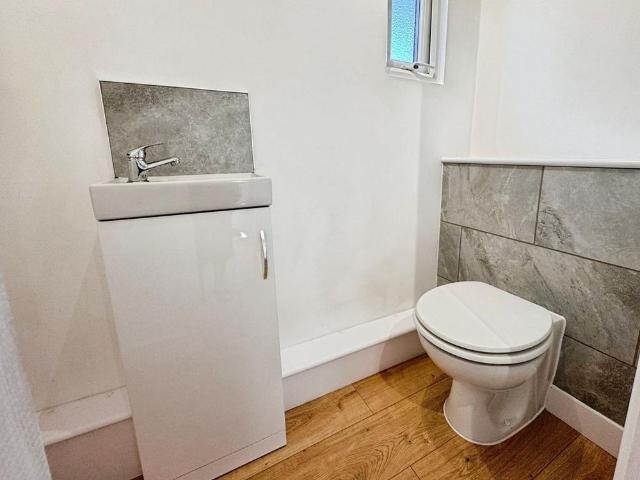 3 bedroom semi detached house to rent