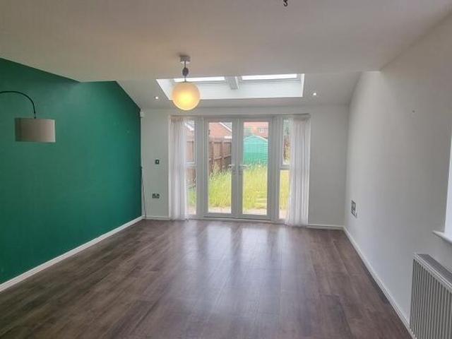 3 bedroom semi detached house to rent