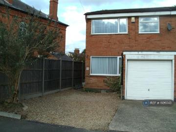 3 bedroom semi detached house to rent