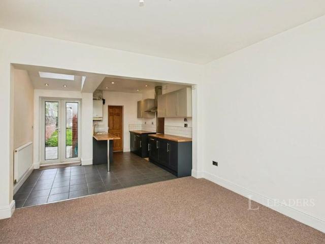 3 bedroom semi detached house to rent