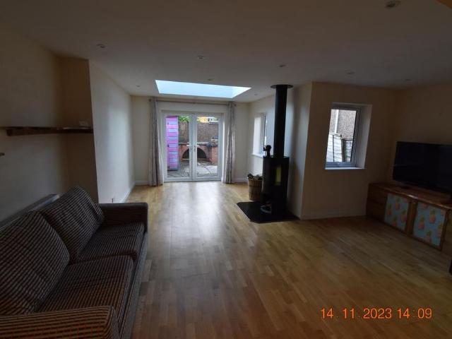 3 bedroom semi detached house to rent