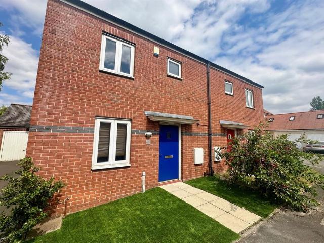 3 bedroom semi detached house to rent