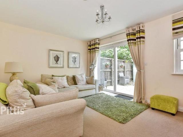 3 bedroom semi detached house to rent