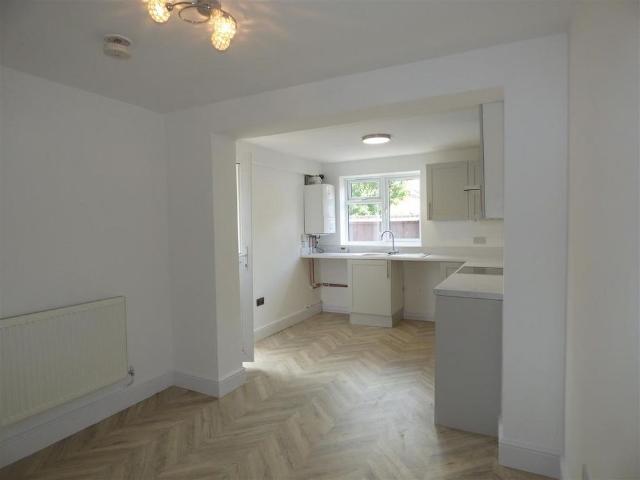 3 bedroom semi detached house to rent