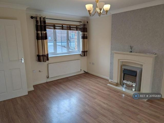 3 bedroom semi detached house to rent