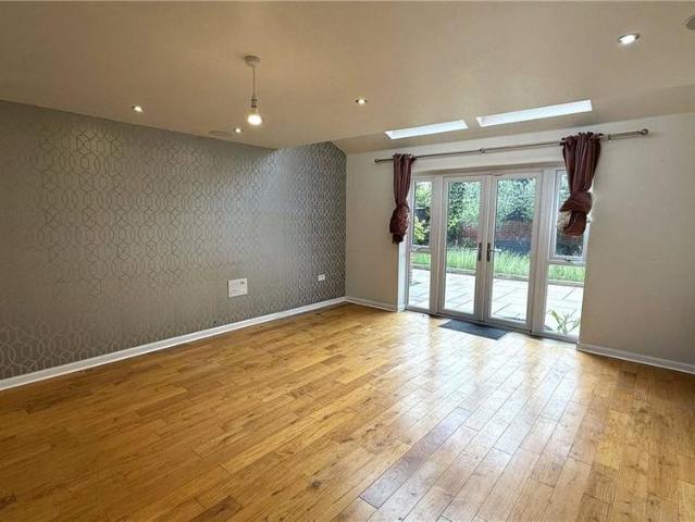3 bedroom semi detached house to rent