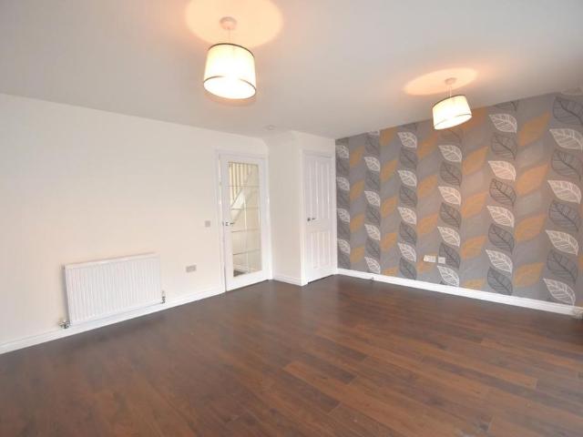 3 bedroom semi detached house to rent